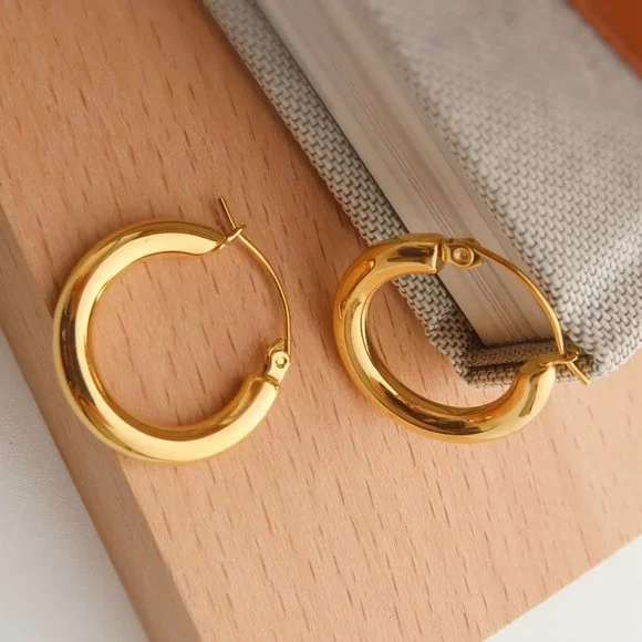 NEW 18K Gold Plated Round Tube Hoop Earrings - Picture 5 of 6